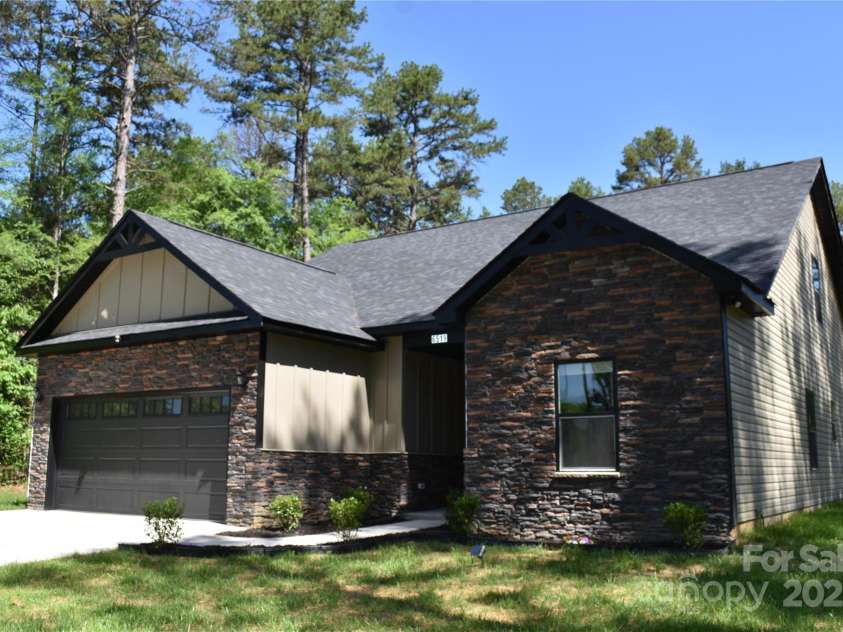6519 Pargo Road, Charlotte, NC 28216.  MLS# CAR4246671, YatesRealty ID 16937. Another view of the front of home
