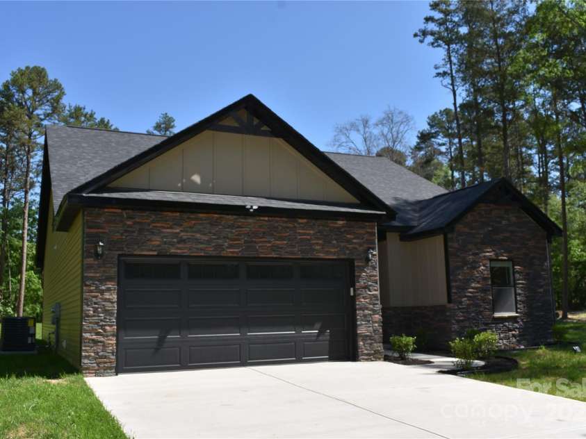 6519 Pargo Road, Charlotte, NC 28216.  MLS# CAR4246671, YatesRealty ID 16937. Attached 2-car garage