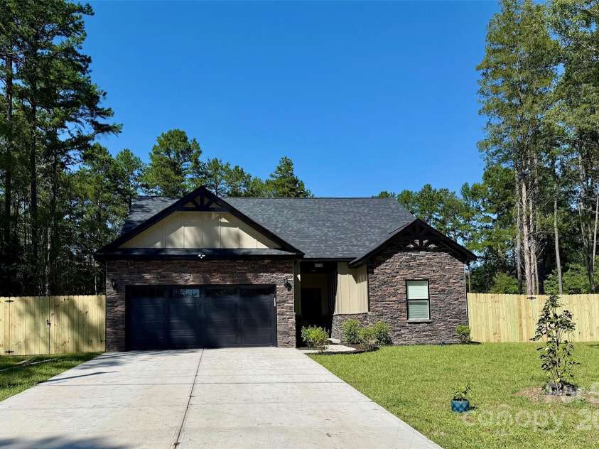 6519 Pargo Road, Charlotte, NC 28216.  MLS# CAR4246671, YatesRealty ID 16937. Beautiful new build in NW Charlotte