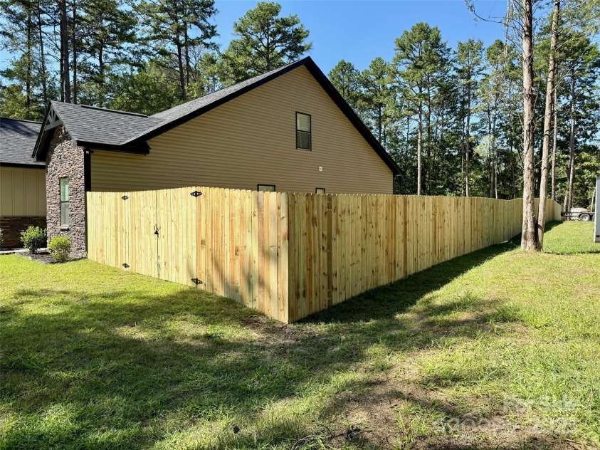 6519 Pargo Road, Charlotte, NC 28216.  MLS# CAR4246671, YatesRealty ID 16937. Brand new beautiful privacy fence
