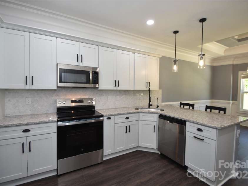 6519 Pargo Road, Charlotte, NC 28216.  MLS# CAR4246671, YatesRealty ID 16937. Kitchen