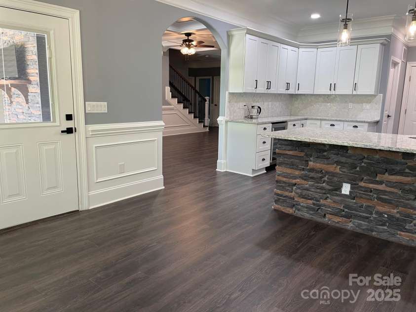 6519 Pargo Road, Charlotte, NC 28216.  MLS# CAR4246671, YatesRealty ID 16937. Open view of kitchen from dining room