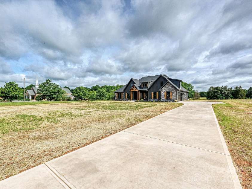 1172 Springlake Road, York, SC 29745.  MLS# CAR4261465, YatesRealty ID 16938. 