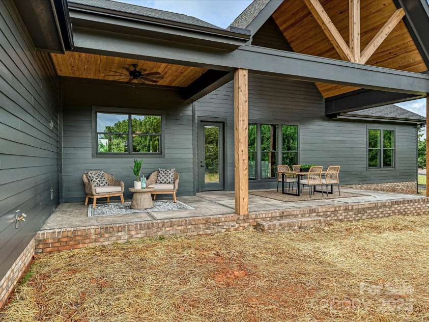 1172 Springlake Road, York, SC 29745.  MLS# CAR4261465, YatesRealty ID 16938. 