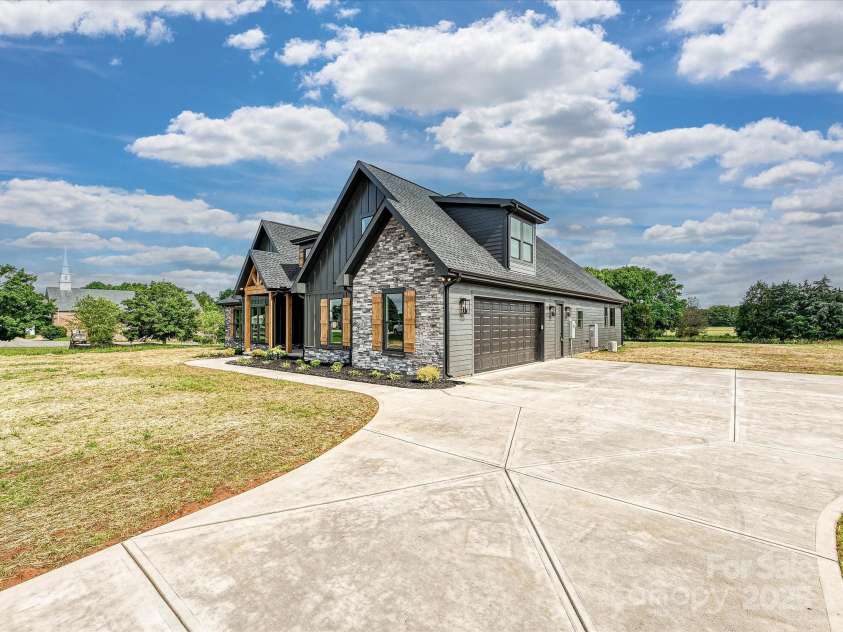 1172 Springlake Road, York, SC 29745.  MLS# CAR4261465, YatesRealty ID 16938. 