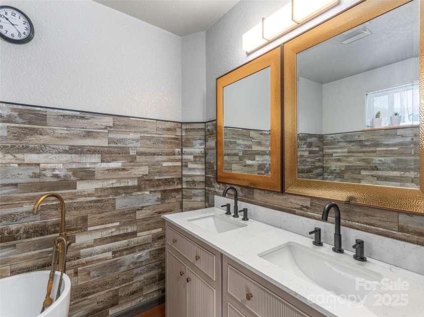 1389 Webster Road, Sylva, NC 28779.  MLS# CAR4284212, YatesRealty ID 1694. Primary bath