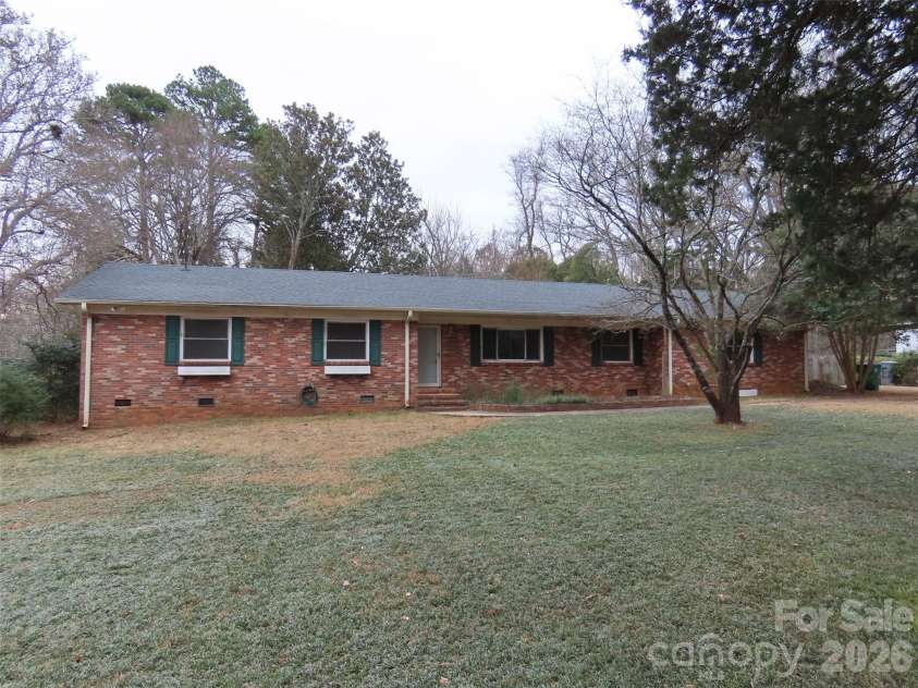 7636 Michael Drive, Charlotte, NC 28215.  MLS# CAR4341071, YatesRealty ID 1694. 