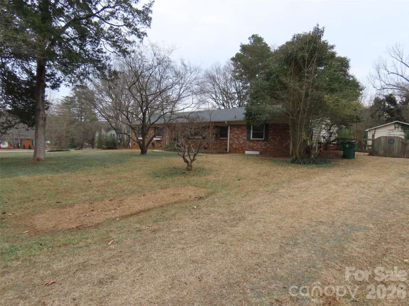 7636 Michael Drive, Charlotte, NC 28215.  MLS# CAR4341071, YatesRealty ID 1694. 