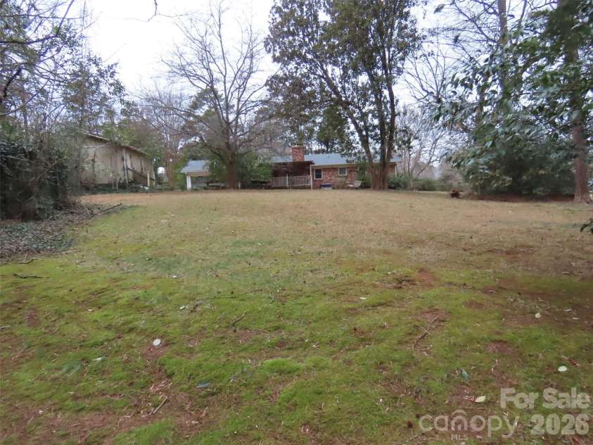 7636 Michael Drive, Charlotte, NC 28215.  MLS# CAR4341071, YatesRealty ID 1694. 