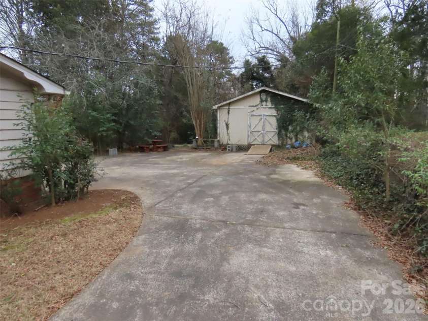 7636 Michael Drive, Charlotte, NC 28215.  MLS# CAR4341071, YatesRealty ID 1694. 