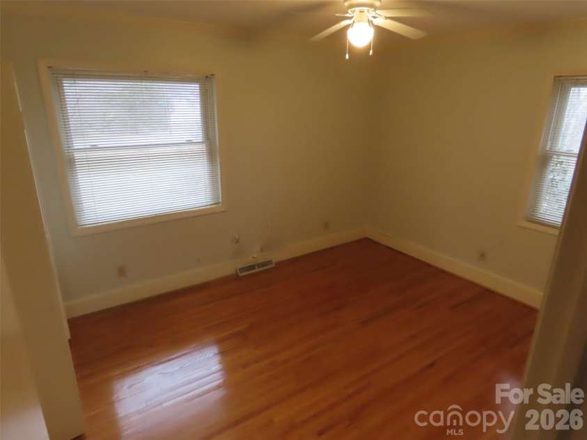 7636 Michael Drive, Charlotte, NC 28215.  MLS# CAR4341071, YatesRealty ID 1694. 