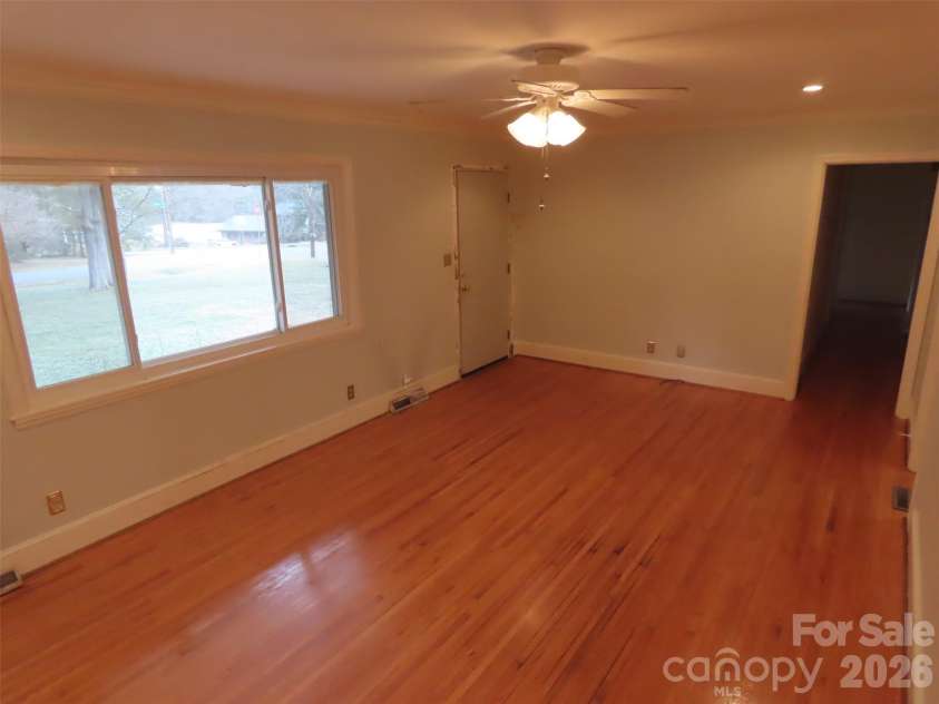 7636 Michael Drive, Charlotte, NC 28215.  MLS# CAR4341071, YatesRealty ID 1694. 