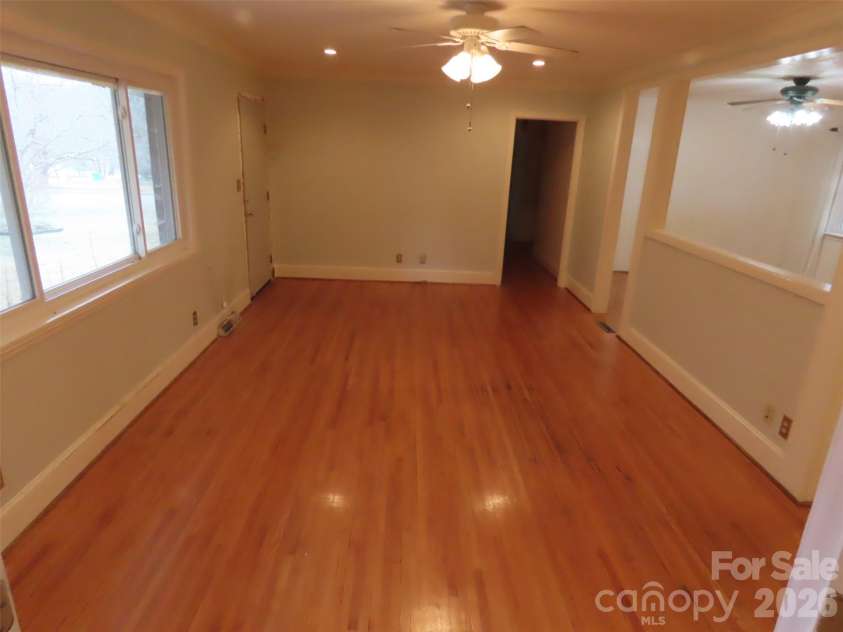 7636 Michael Drive, Charlotte, NC 28215.  MLS# CAR4341071, YatesRealty ID 1694. 