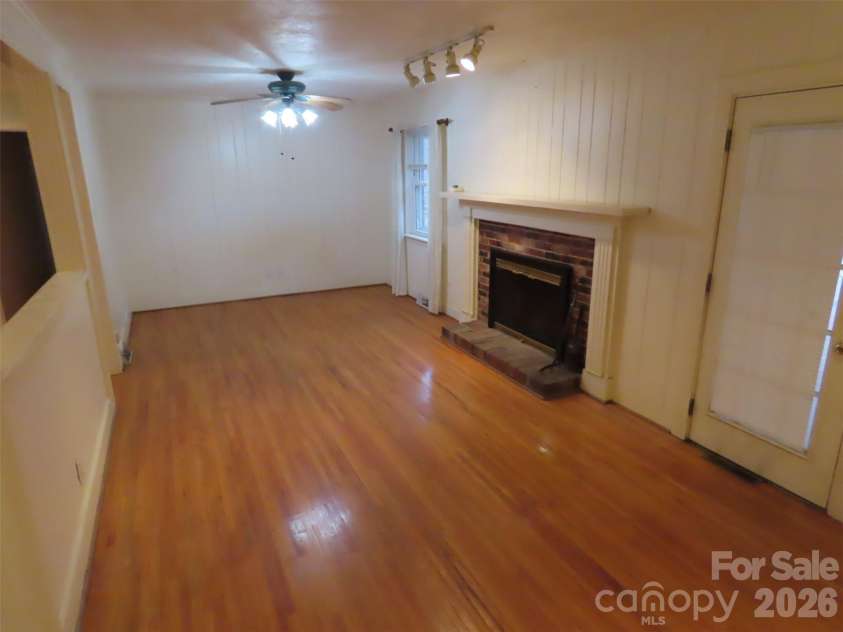 7636 Michael Drive, Charlotte, NC 28215.  MLS# CAR4341071, YatesRealty ID 1694. 