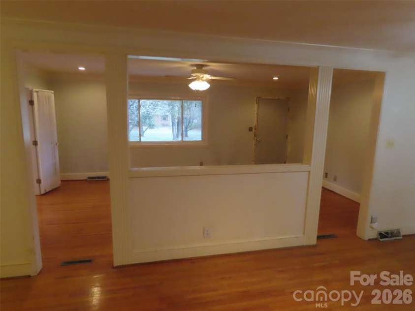 7636 Michael Drive, Charlotte, NC 28215.  MLS# CAR4341071, YatesRealty ID 1694. 