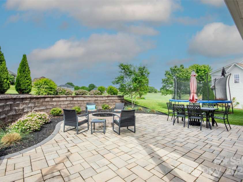 137 Tenth Green Court, Statesville, NC 28677.  MLS# CAR4289803, YatesRealty ID 16940. 