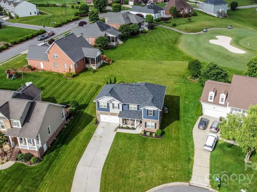 137 Tenth Green Court, Statesville, NC 28677.  MLS# CAR4289803, YatesRealty ID 16940. 