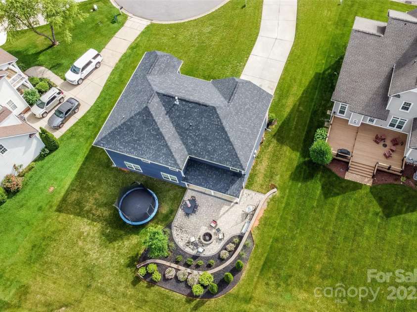 137 Tenth Green Court, Statesville, NC 28677.  MLS# CAR4289803, YatesRealty ID 16940. 