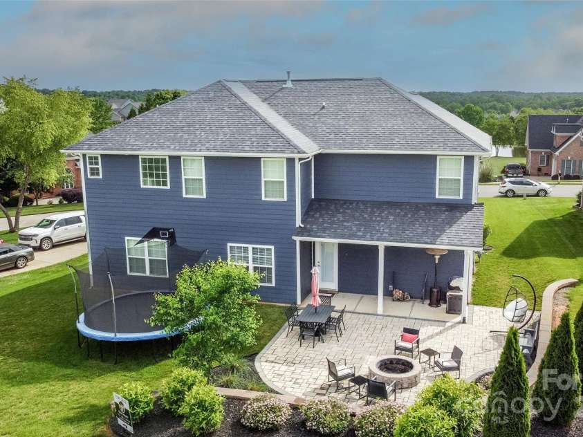 137 Tenth Green Court, Statesville, NC 28677.  MLS# CAR4289803, YatesRealty ID 16940. 