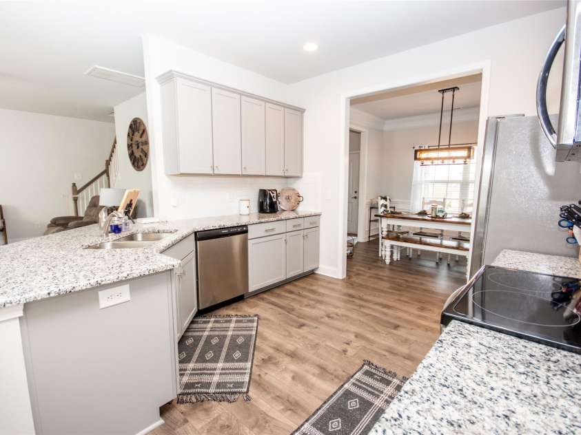 137 Tenth Green Court, Statesville, NC 28677.  MLS# CAR4289803, YatesRealty ID 16940. 