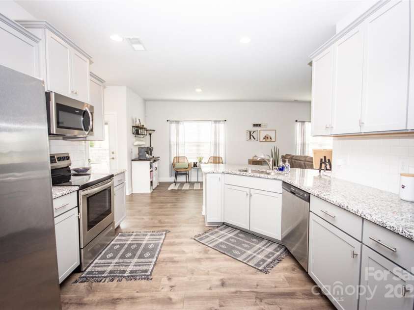 137 Tenth Green Court, Statesville, NC 28677.  MLS# CAR4289803, YatesRealty ID 16940. 