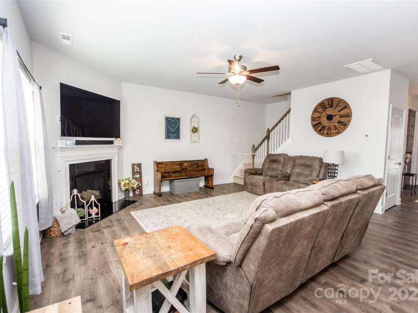 137 Tenth Green Court, Statesville, NC 28677.  MLS# CAR4289803, YatesRealty ID 16940. 