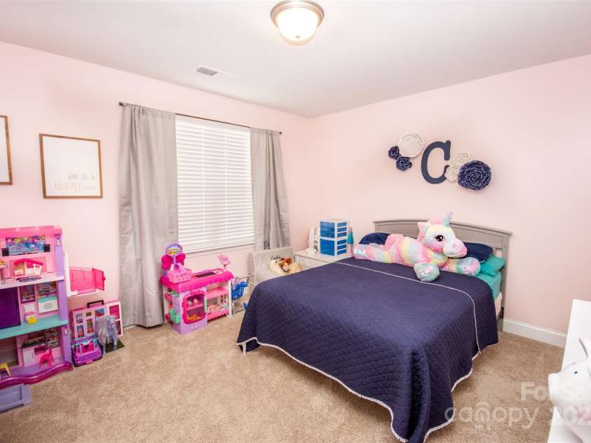 137 Tenth Green Court, Statesville, NC 28677.  MLS# CAR4289803, YatesRealty ID 16940. 