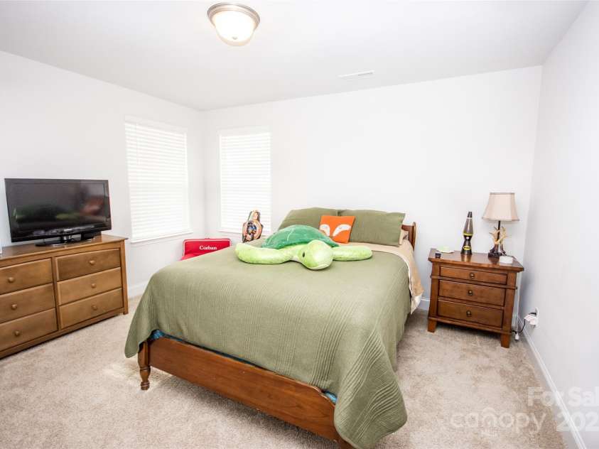 137 Tenth Green Court, Statesville, NC 28677.  MLS# CAR4289803, YatesRealty ID 16940. 