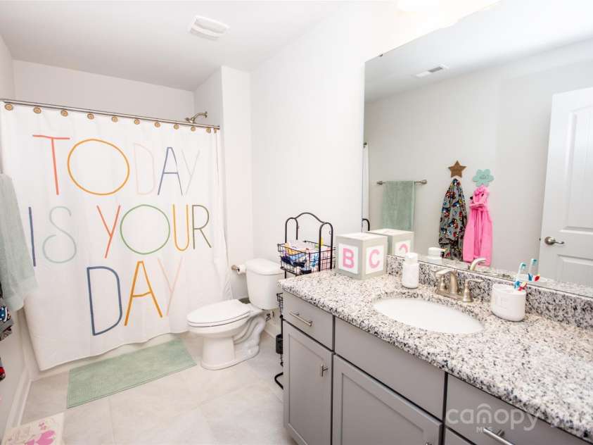 137 Tenth Green Court, Statesville, NC 28677.  MLS# CAR4289803, YatesRealty ID 16940. 