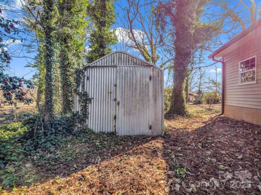 528 Sherrill Avenue, Lincolnton, NC 28092.  MLS# CAR4223986, YatesRealty ID 16941. 