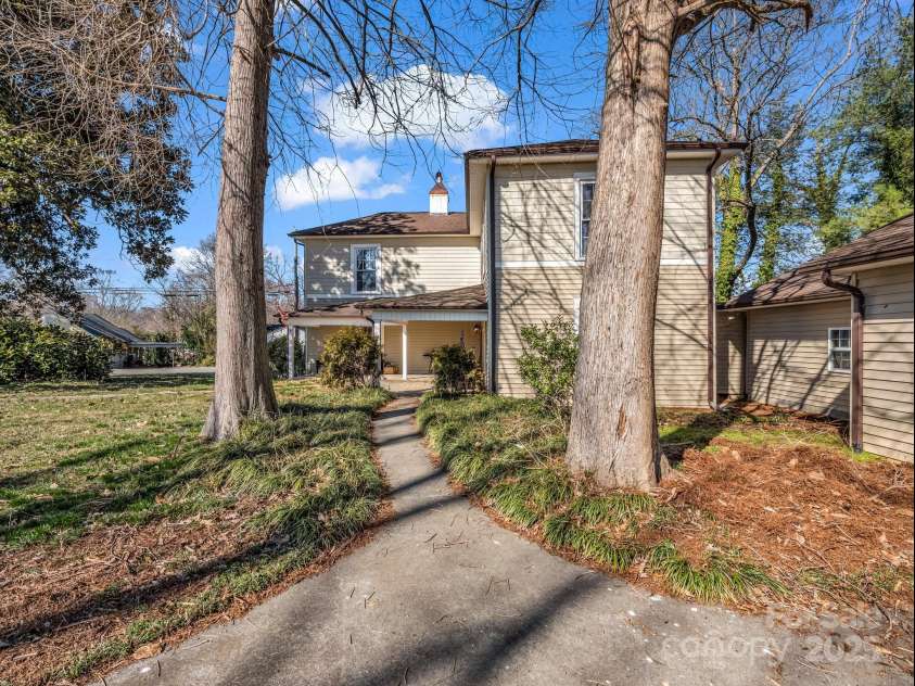 528 Sherrill Avenue, Lincolnton, NC 28092.  MLS# CAR4223986, YatesRealty ID 16941. 