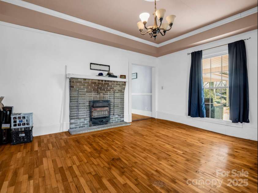 528 Sherrill Avenue, Lincolnton, NC 28092.  MLS# CAR4223986, YatesRealty ID 16941. Family room