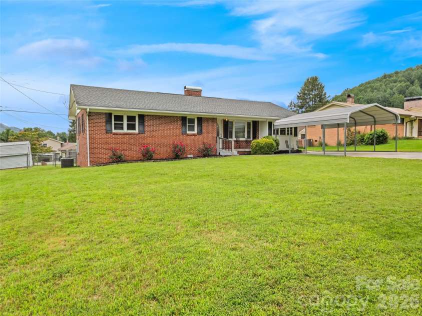 241 Grandview Circle, Waynesville, NC 28786.  MLS# CAR4375029, YatesRealty ID 16942. 