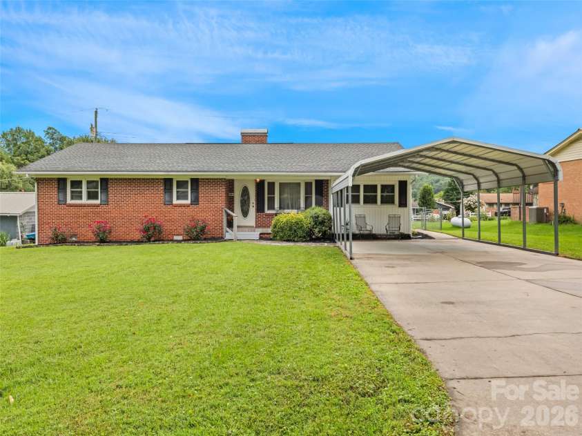241 Grandview Circle, Waynesville, NC 28786.  MLS# CAR4375029, YatesRealty ID 16942. 