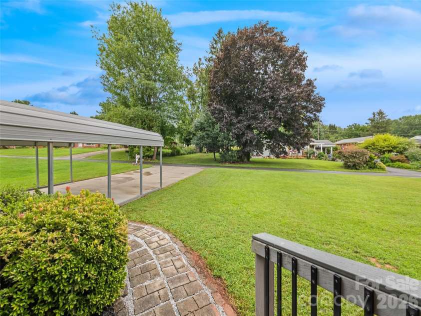 241 Grandview Circle, Waynesville, NC 28786.  MLS# CAR4375029, YatesRealty ID 16942. 