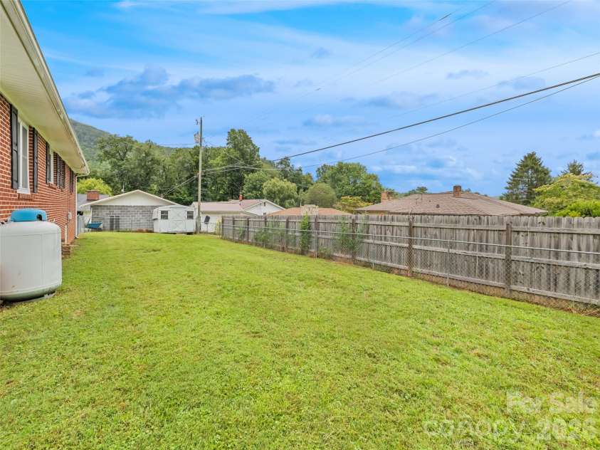 241 Grandview Circle, Waynesville, NC 28786.  MLS# CAR4375029, YatesRealty ID 16942. 