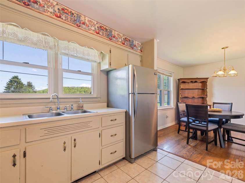 241 Grandview Circle, Waynesville, NC 28786.  MLS# CAR4375029, YatesRealty ID 16942. 