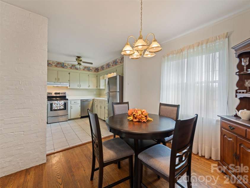 241 Grandview Circle, Waynesville, NC 28786.  MLS# CAR4375029, YatesRealty ID 16942. 