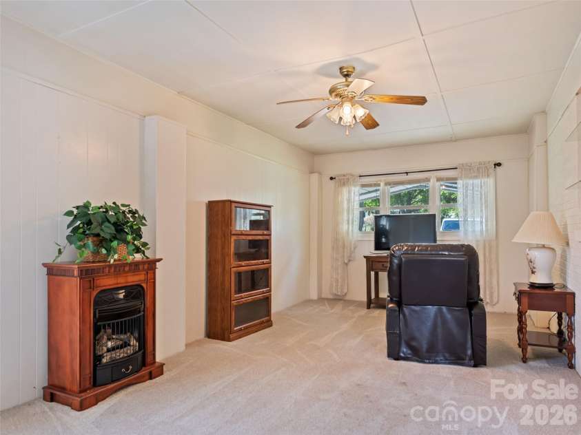241 Grandview Circle, Waynesville, NC 28786.  MLS# CAR4375029, YatesRealty ID 16942. 