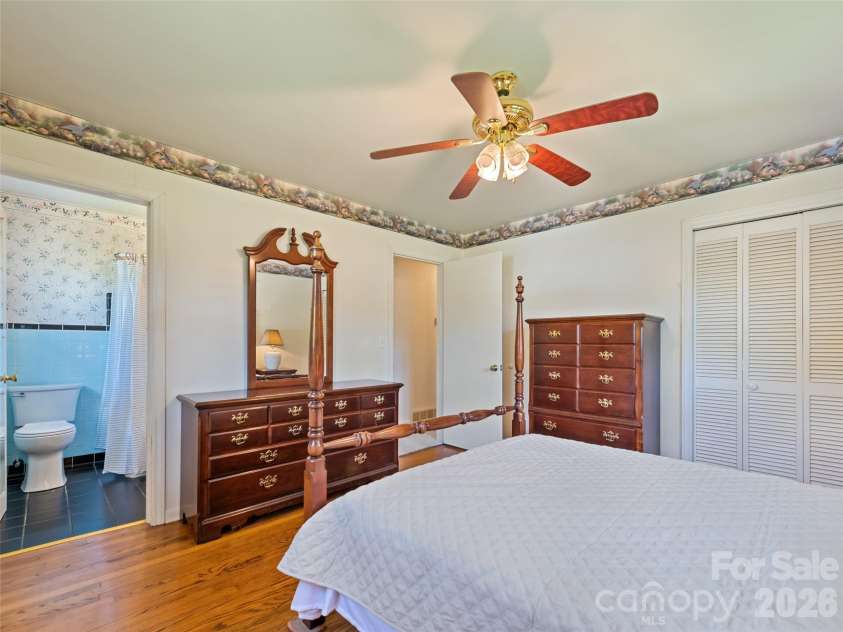 241 Grandview Circle, Waynesville, NC 28786.  MLS# CAR4375029, YatesRealty ID 16942. 