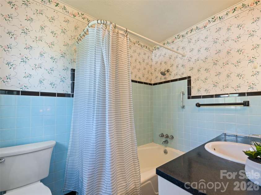 241 Grandview Circle, Waynesville, NC 28786.  MLS# CAR4375029, YatesRealty ID 16942. 