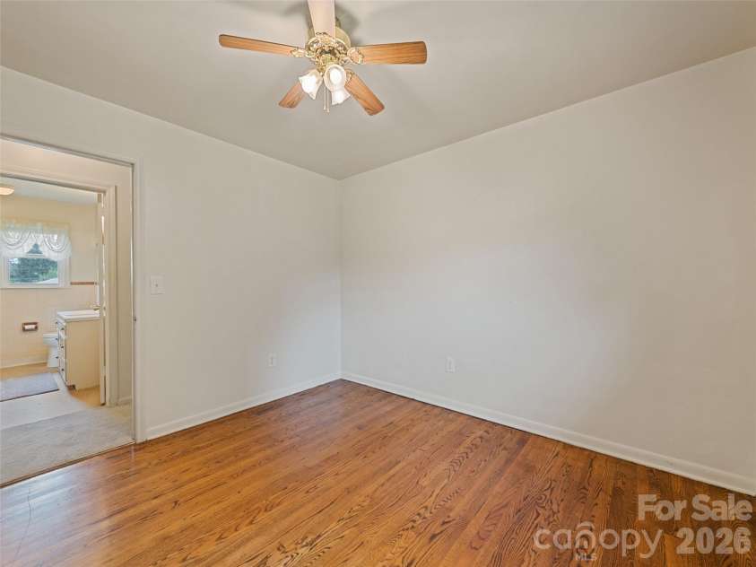 241 Grandview Circle, Waynesville, NC 28786.  MLS# CAR4375029, YatesRealty ID 16942. 