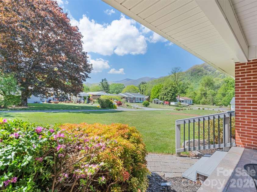 241 Grandview Circle, Waynesville, NC 28786.  MLS# CAR4375029, YatesRealty ID 16942. 