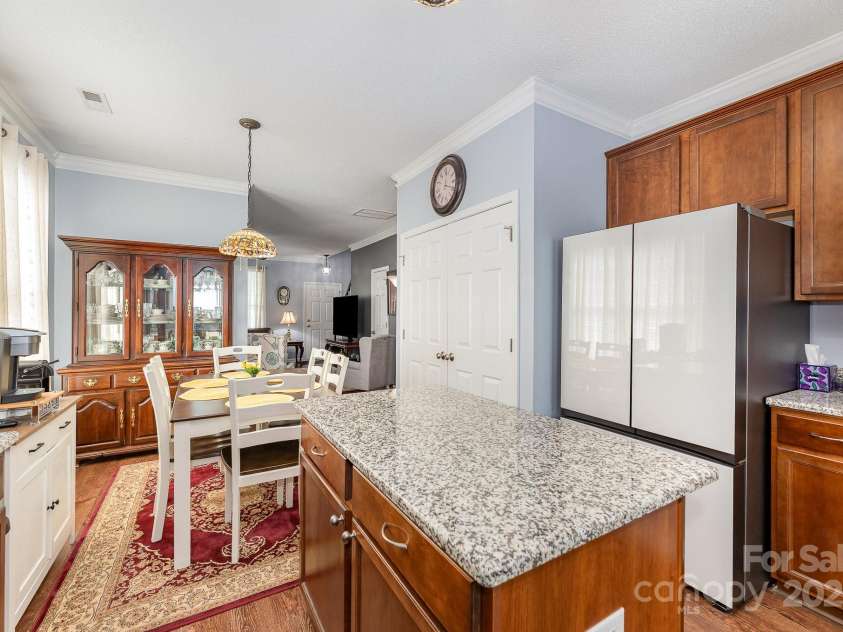 411 Summergate Drive, Winston Salem, NC 27103.  MLS# CAR4264420, YatesRealty ID 16942. 