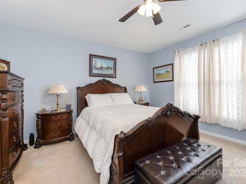 411 Summergate Drive, Winston Salem, NC 27103.  MLS# CAR4264420, YatesRealty ID 16942. 