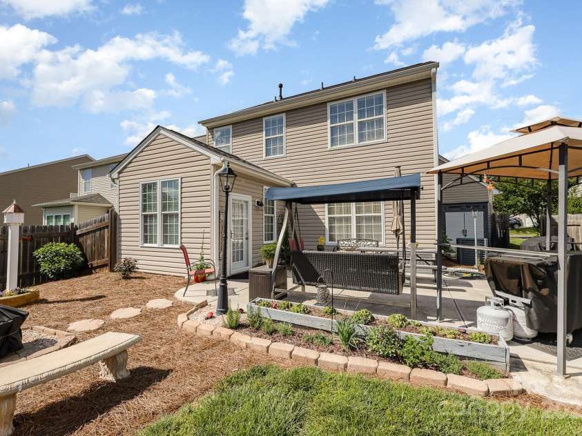 411 Summergate Drive, Winston Salem, NC 27103.  MLS# CAR4264420, YatesRealty ID 16942. 