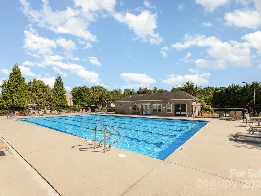 411 Summergate Drive, Winston Salem, NC 27103.  MLS# CAR4264420, YatesRealty ID 16942. 