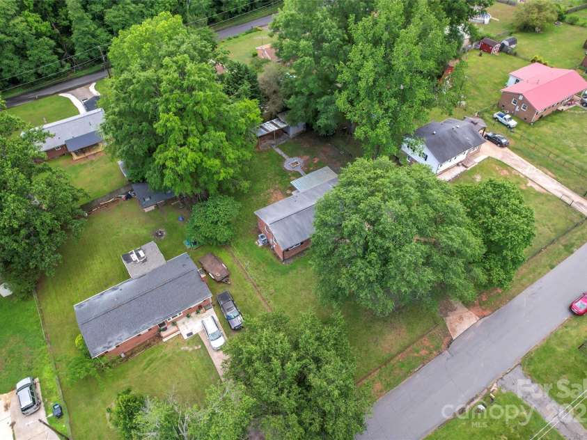 2401 Woodleaf Drive, Gastonia, NC 28052.  MLS# CAR4257882, YatesRealty ID 16943. 