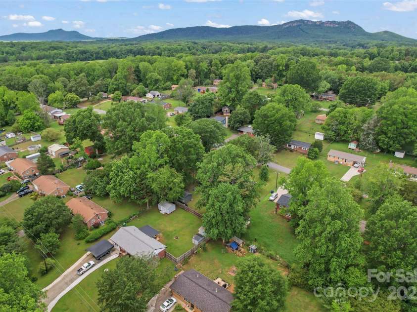 2401 Woodleaf Drive, Gastonia, NC 28052.  MLS# CAR4257882, YatesRealty ID 16943. Close to Crowders Mountain