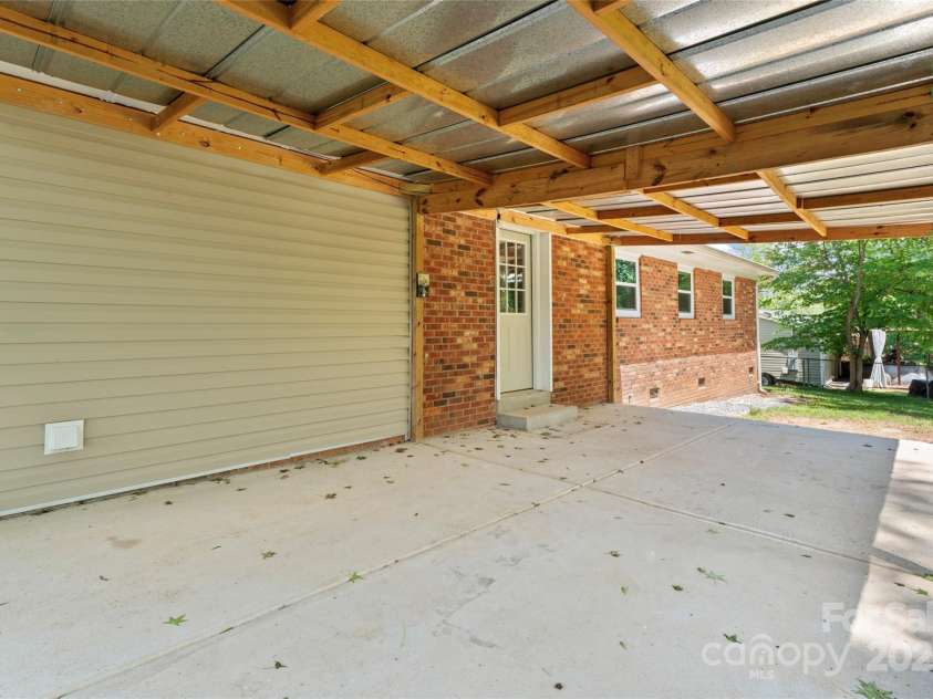 2401 Woodleaf Drive, Gastonia, NC 28052.  MLS# CAR4257882, YatesRealty ID 16943. Covered back patio